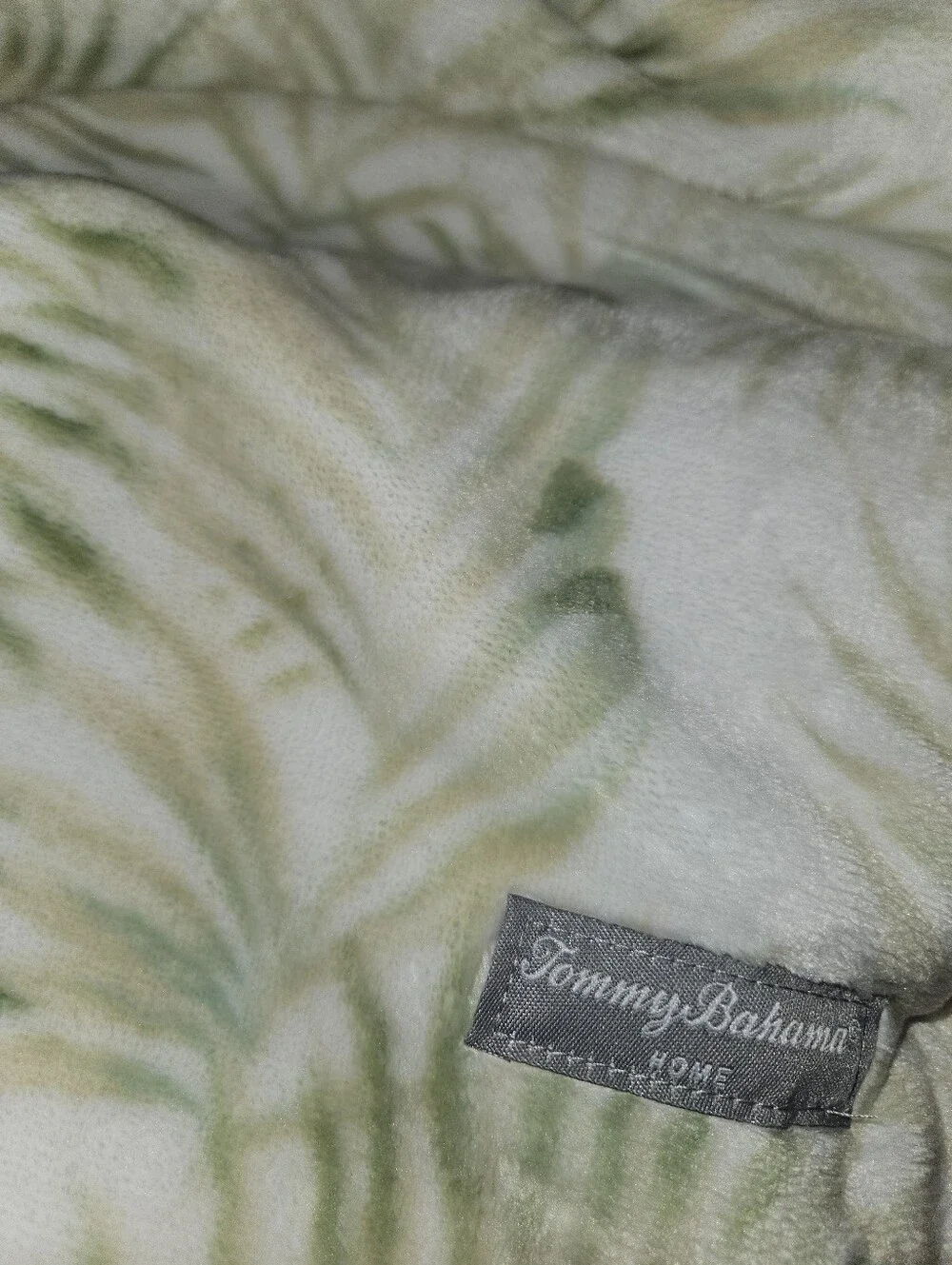 NWT Tommy Bahama Ultra Soft Plush Throw - Picture 7 of 10